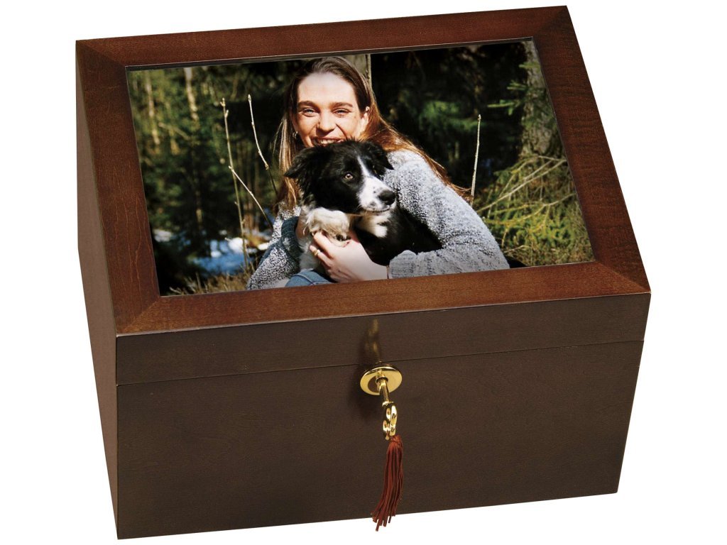 Fidelis Iii Portrait Urn Chest