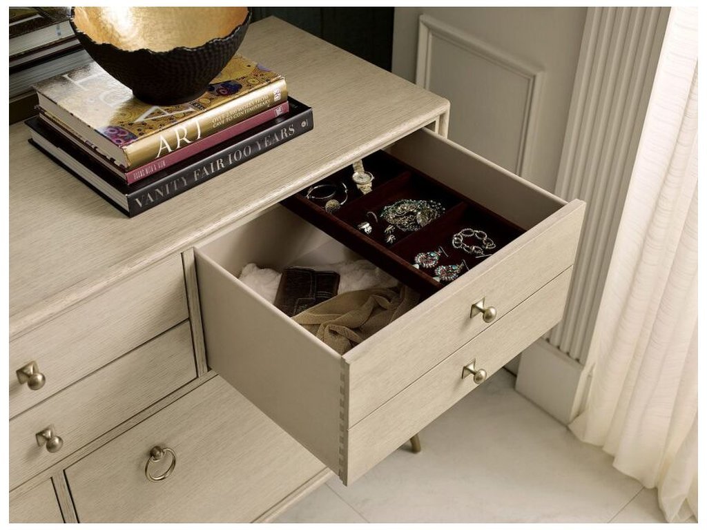Straddella Dresser